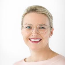 Denise Bernhard's Instagram, Twitter & Facebook