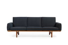 The ch103 sofa is part of a series of geometric furniture created by wegner in 1970 to suit a variety. Hans J Wegner Sofa Ge 236 3 Oak New Upholstery Getama 1950s