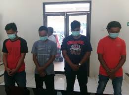 Adapun salah satu baju adat makassar yang hingga kini masih sangat diminati ialah baju bodo. Aniaya 2 Pemuda Dari Perguruan Silat Lain 4 Pendekar Diamankan Polisi Okezone News