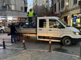 În cursul zilei de mâine clotilde armand va numi o nouă firmă de. Video Clotilde Armand Razboi Total Cu Firma De Salubrizare Din Sectorul 1 Este Plin De Gunoi Lasat Ostentativ Pe Strazi Si Trotuare