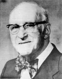 T H E C O N JU R E R F R O M Y OU NG ST O W N ” M O Ş TE C ă U T O W ARDS T  HE C EN T EN AR Y