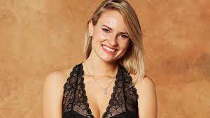 Wollte denise den bachelor mit nach hause nehmen? Bachelor 2021 Kim Denise Und Shuttle Fahrer Willy Sind Verliebt Die Fans Feiern S