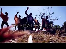 Entdecke rezepte, einrichtungsideen, stilinterpretationen und andere ideen zum ausprobieren. Deborah C Lesa Mukulu Deborah C Facebook Poweful Zambian Worship Ba Lesa Mukulu Official Video Zambian Latest Gospel Music Latest 2020 Hectorgaston Town