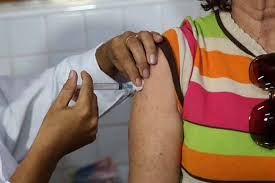 A vacina contra a gripe pode ser aplicada em pessoas de todas as idades, a partir de seis meses de vida, não sendo recomendada apenas para quem possui alergia severa a ovo. Saude De Canoas Vai Aplicar Vacina Contra Gripe Em Domicilio Revista News
