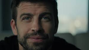 El defensor, de 35 años, había quedado relegado de la rotación del primer  equipo y se encuentra inmerso en un escándalo por su separación de Shakira.  Informó su decisión en un video publicado en sus ...