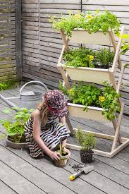 Blumenkasten Urbanature Vertikales Gartnern In Haus Und Balkon Vertikaler Garten Garten Krautergarten Anlegen