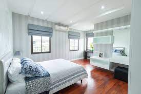 Ispirazione per una camera degli ospiti moderna di medie dimensioni con pareti grigie e parquet scuro — houzz. Custom Roman Shades Roman Blinds Volari Roman Shades Modern Bedroom Denver By Windows Dressed Up Houzz