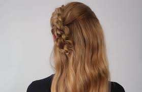 Luckily, well cut layers are able to solve this issue. Flattering Hairstyles For Frizzy Hair Davines