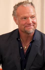 What's with the missing curls?