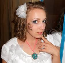 A More Creative Way to Reuse Dryer Sheets: Dryer Sheet Flower Hair  Accessories