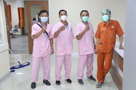 Berikut 10 rumah sakit terbaik di dunia menurut newsweek sebagaimana dikutip sinarpost.com dari. Tenaga Kesehatan Dan Non Kesehatan Baru Di Gedung Layanan Covid 19 Dan Trauma Center Rsud Provinsi Ntb Efektif Bekerja Setelah Soft Launching Rumah Sakit Umum Daerah Provinsi Ntb