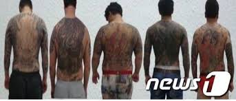 문신은 사람의 피부나 피하조직에 상처를 내고 색깔이 있는 잉크를 진피 속에 집어넣는 것으로 글자나 무늬 또는 그림을 새겨 넣는 것을 말한다. ë¶€ì‚°ì¡°í­ ë¬´ë©´í—ˆ ì¡°í­ ë¬¸ì‹  ì˜ì—…í•´ì˜¤ë‹¤ ì ë°œ ë¨¸ë‹ˆíˆ¬ë°ì´