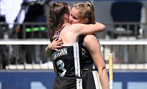 Durch ein 2:1 nach golden goal gegen england haben die deutschen hockeydamen das finale bei der em in amsterdam erreicht. Silbermedaille Fur Die Danas