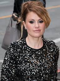 Hugo has an older brother, simon, and a younger sister, anna, who both also live and work in australia. Anna Paquin Wikipedia