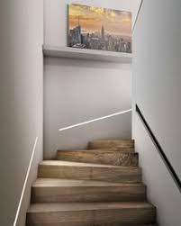 Die Led Lichtleiste 30 Ideen Wie Sie Durch Led Leisten Verlockende Innendesigns Schaffen Led Leisten Led Beleuchtung Wohnzimmer Treppenbeleuchtung