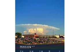 Jalankan kajian hasilkan benih terbaik. Mengerikan Awan Kumulonimbus Berbentuk Jamur Raksasa Nongol Di Kota Ini Hitekno Com