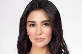 Claudia Mendiola's Instagram, Twitter & Facebook