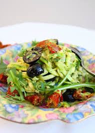 Courgette Spaghetti Met Walnootpesto Courgette Spaghetti Recept Courgette Spaghetti Vegetarische Recepten