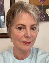 Paula Hansen's Instagram, Twitter & Facebook