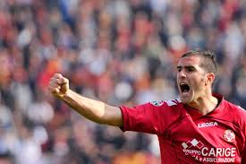At lucarelli you can enjoy pasta, pizza, meat and seafood all day and everyday, whether indoor or soaking up the sun in the garden. Cristiano Lucarelli And Livorno A Bond Forged In Red The Gentleman Ultra
