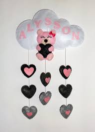 Mobile Decoration Ou Plaque De Porte En Feutrine Personnalisable Petit Ours Dans Les Nuage Et Coeurs Jeux Peluches Plaque De Porte Feutrine Petite Ourse