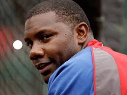 Phillies Notes: Sore knee keeps Howard out of starting lineup