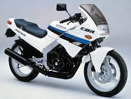 Cbr 400 rr aceleration speed good sound modification fairing r1 nc29 gull arm fireblde meeting a new friend with a cbr 400 rr first motovlog after lockdown fly by stunts stunt goys. Honda Cbr400 1986 Motorcyclespecifications Com