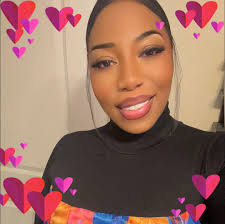 4-year-old best friends Jia Sarnicola and Zuri Copeland from Miami insist  they're twins because they “have the same birthday and the same soul.”  Though born two days apart, the girls share an