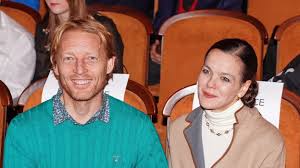 Nesvadbová zradila barvu, leichtová se utopila v oranžové, lilia ukázala ženskost Netradicni Sexualni Vyvoj Miliardare Karla Janecka Od Orgii K Monogamii Sip