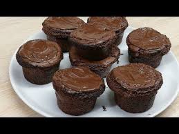 Petits Ga Teaux Au Chocolat Fourres A La Craˆme Pa Tissiaˆre Facile Cuisine Rapide Youtube