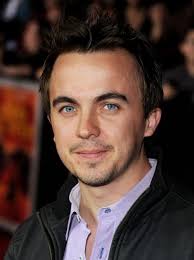 Frankie Muniz Suffers A Devastating Loss When His Cat Got Into Mischief And Flooded Their Home Frankie Muniz Frankie Star Facts