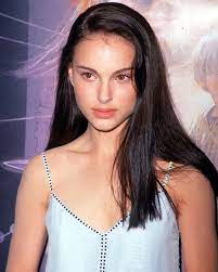 Natalie portman has ruled hollywood with her stunning performance in several movies and the reason behind her popularity can be understood when one sees her act. Velvey On Instagram 17 Year Old Natalie Portman At The Premiere Of Star Wars The Phantom Natalie Portman Star Wars Natalie Portman Natalie Portman Young