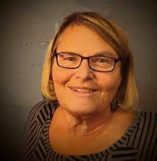 Heidi Dow's Instagram, Twitter & Facebook