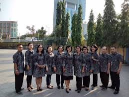 Salesianen en zusters van don bosco zijn geroepen om een religieuze rol op te nemen in de opvoeding van kinderen en jongeren. Akademi Sekretari Dan Manajemen Don Bosco Aku Pintar