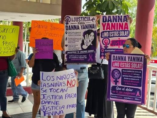 ⭕️ #Veracruz | Familiares y amigos de Danna Yanina 'N', así como agrupaciones feministas, hicieron un llamado a la gobernadora Rocío Nahle y a las autoridades para que les brinden su apoyo