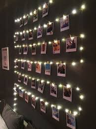 Soalnya, kali ini kami akan memberikan ide untuk menghias dinding kamar kamu agar terlihat lebih menarik. 10 Diy Paling Gampang Pajang Foto Di Kamar Biar Hasilnya Ala Tumblr