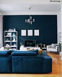 Black Wall Ein Interior Trend Fur Mutige Eine Schwarze Wand Ist Das Neuste H 2019 Black Wall Ein Interior Trend Fu Black Walls Blue Living Room Home Decor