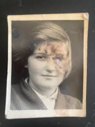 Bit of a long shot but would anyone recognise this handsome fella.Found in  mams stuff but she had no idea who he is.Its a painted portrait rather than  a photo but no