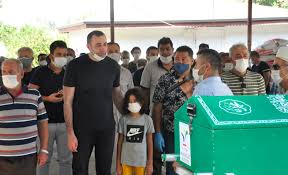 Antalya'dan programa katılan gülten erkan, 3 aylıkken ayrıldığı annesi türkan hanım'ı arıyordu. Adalet Bakani Abdulhamit Gul Den Muge Anli Aciklamasi Aleyna Cakir Dosyasi Arapsacina Donmustu
