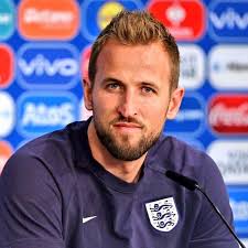 🏴󠁧󠁢󠁥󠁮󠁧󠁿🎙 Harry Kane: “I would trade everything I've done in my  [football] career to have a special night and a victory tomorrow night  [against Spain].” 🥺