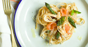 Fettuccine Zero Con Burrata Asparagi E Salmone Pasta All Uovo Spinosi