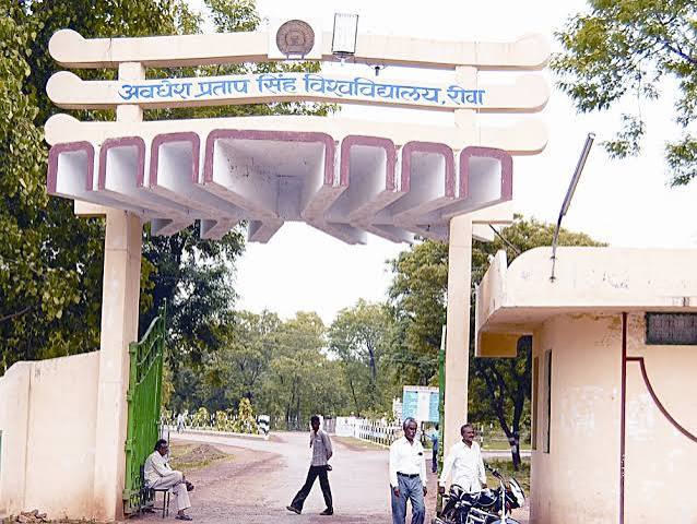 परीक्षा में अनुचित साधन का उपयोग करने वाले छात्रों पर डेढ़ वर्ष बाद आया निर्णय | Avadhesh Pratap Singh University Rewa