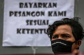 Karena dalam undang undang telah disebutkan bahwa pemerintah indonesia akan menjamin pembayaran pokok beserta bunga berdasarkan sehingga dapat dimanfaatkan untuk memperoleh keuntungan dan manfaat tersendiri. Apa Itu Omnibus Law Cipta Kerja Isi Dan Dampaknya Bagi Buruh Halaman All Kompas Com