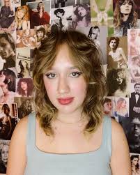 Carrie Brewster // Vera Luxのプロフィール