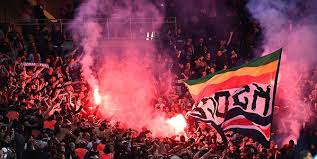 Fudbalski klub crvena zvezda), kurz roter stern (црвена звезда/crvena zvezda. Champions League Roter Stern Belgrad Fans Randalieren Nach Klatsche In Paris Express De