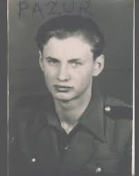 Angielski dziennikarz Derek Selby na spotkaniu z podziemiem  antykomunistycznym we Władzinie w sierpniu 1946 roku.