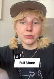 Lindsey Lentz's Instagram, Twitter & Facebook