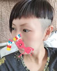 tomoはinstagramを利用しています 久しぶりの髪型post 少し前になりますが 産前産後 年末年始乗り越えるためのサッパリカットにしました 出産予定日まであと約1ヶ月 しばらくは刈り上げメンテナンスだけで済むように これで出産頑張るぞ 本当は色も入れておきたい