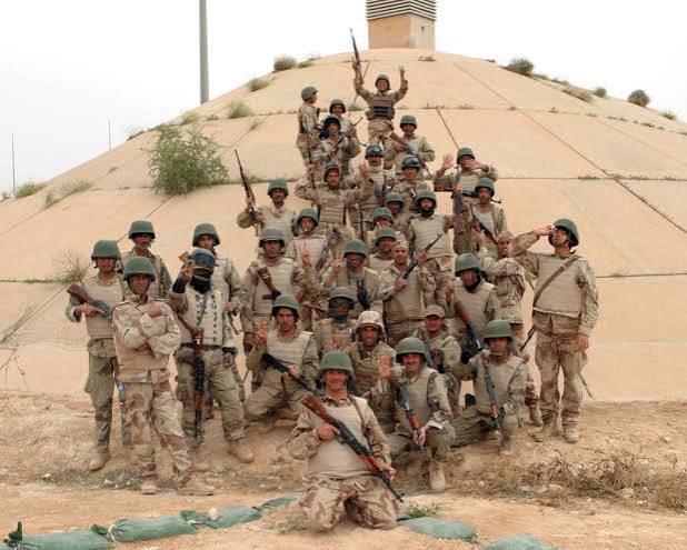 Iraqi Army Soldiers in the School of Infantry (SOI) pose… — NARA and DVIDS  Public Domain Archives
