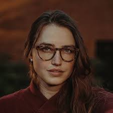 Rowena Reed's Instagram, Twitter & Facebook